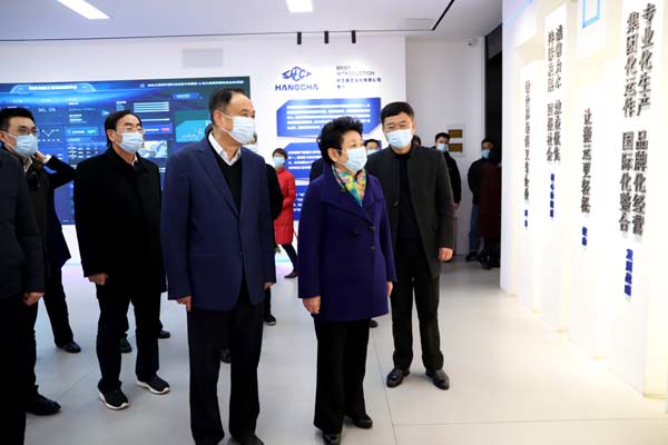 浙江省政協(xié)主席、黨組書記黃莉新一行調(diào)研杭叉集團(tuán)